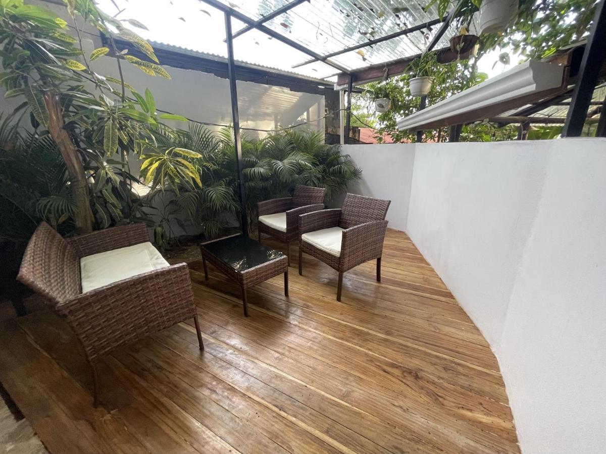 El Gato Rojas Surf Hostel Playa Santa Teresa  Екстер'єр фото