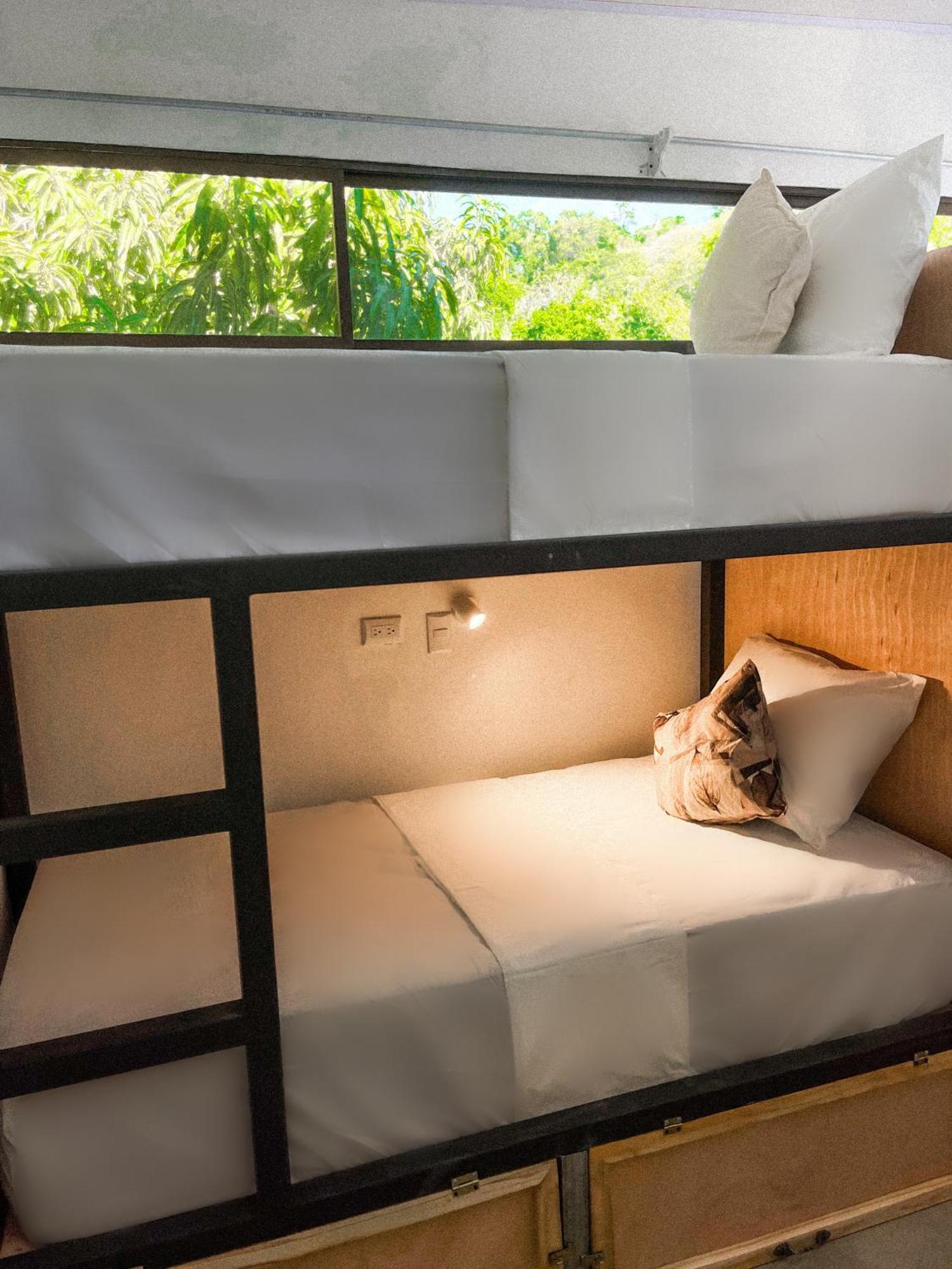 El Gato Rojas Surf Hostel Playa Santa Teresa  Екстер'єр фото