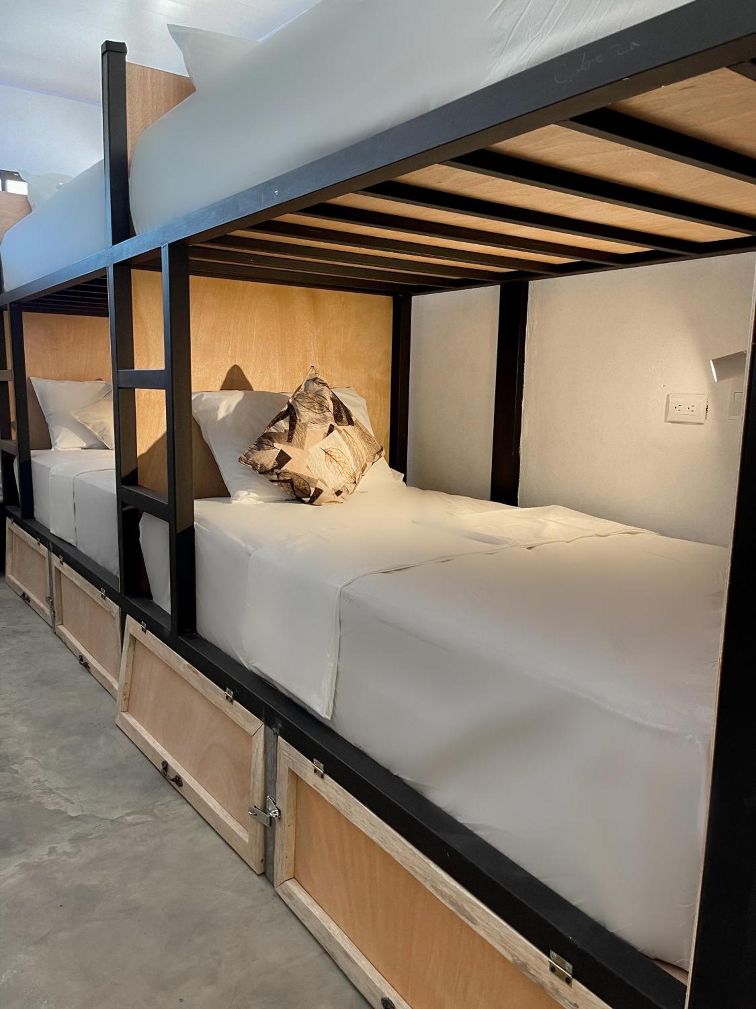 El Gato Rojas Surf Hostel Playa Santa Teresa  Екстер'єр фото