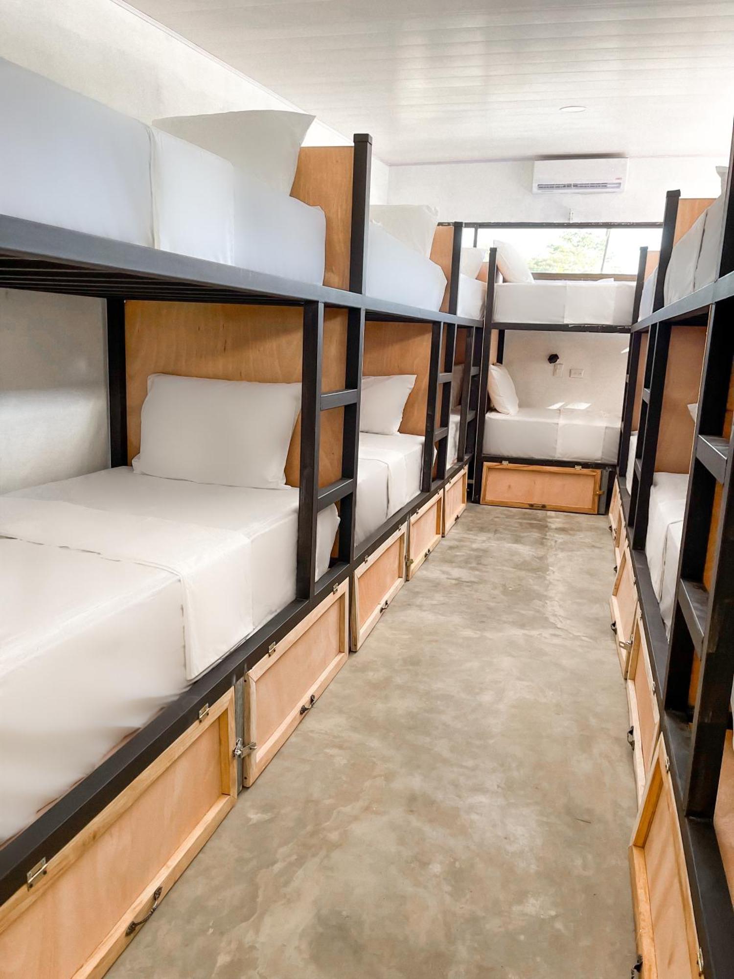El Gato Rojas Surf Hostel Playa Santa Teresa  Екстер'єр фото